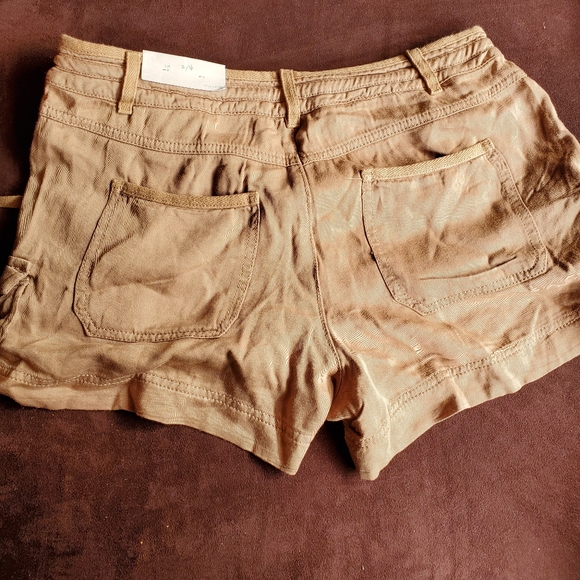 Nwt shorts - Picture 2 of 3
